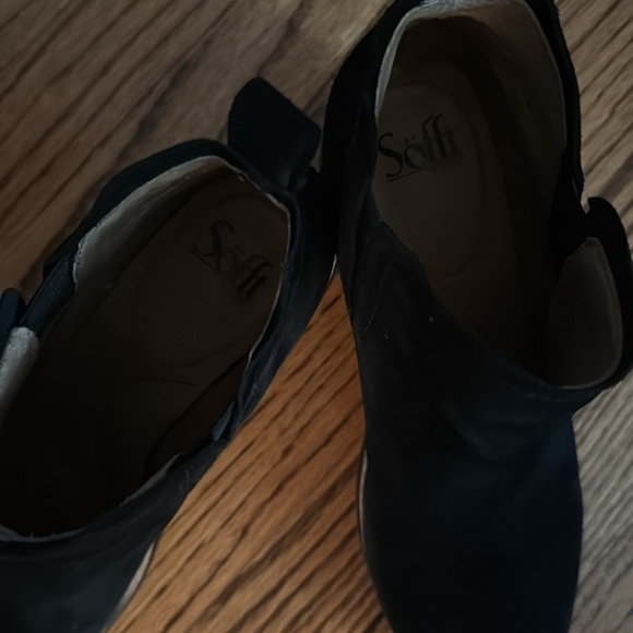 Soft Size 9 Emeree Black Suede boot - Picture 2 of 3